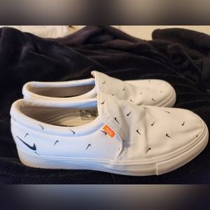 Nike (Vans style)